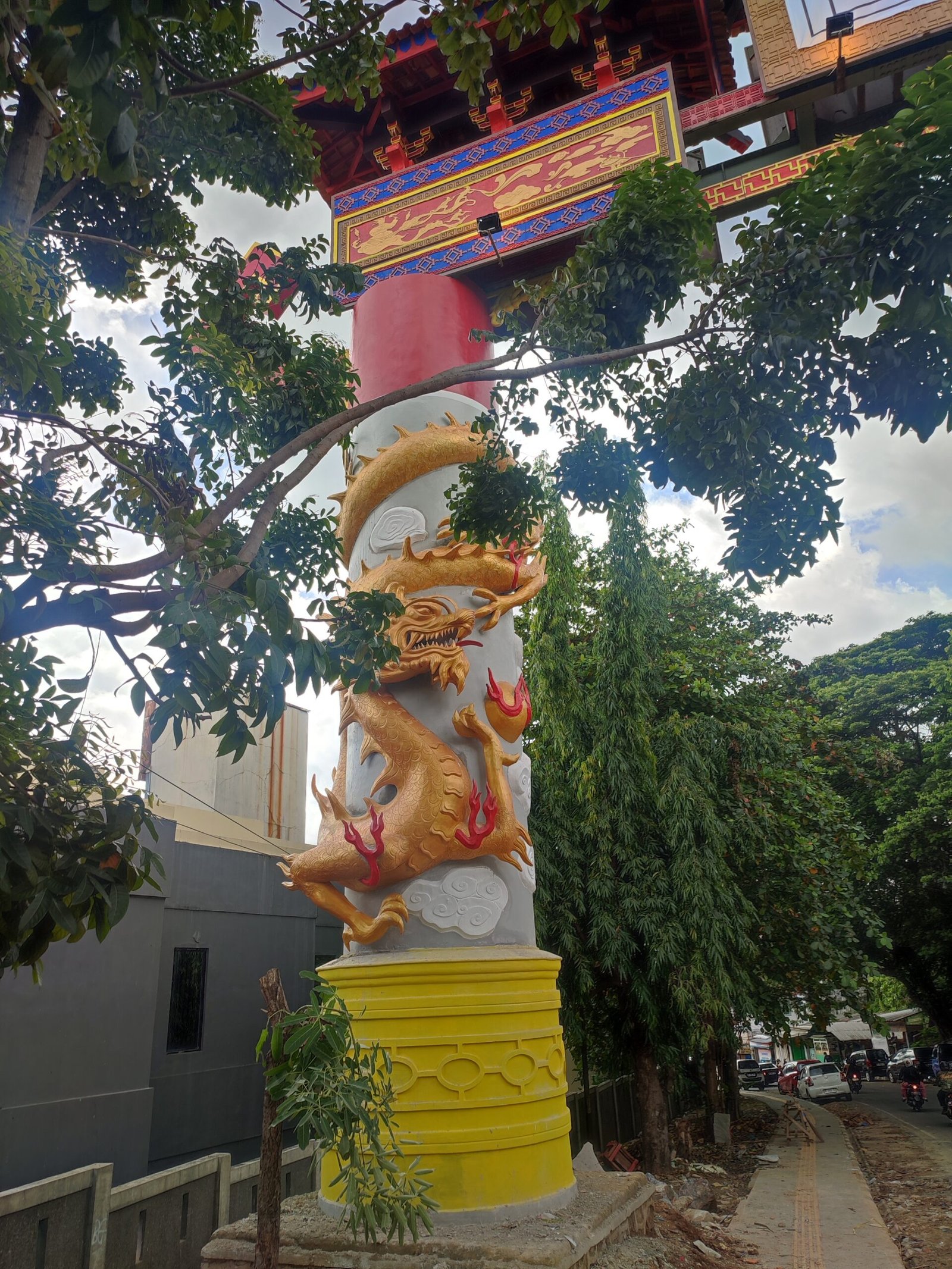 Terkikisnya Identitas Lokal Adat Budaya Lampung, Menelaah Makna Simbol Tugu Pagoda dan Gapura  di Bundaran Teluk Betung Pusat Kota Bandar Lampung..