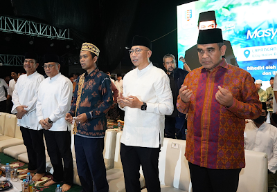 Gubernur Mirza Dan Ketua MPR RI Bersama Ribuan Masyarakat Hadiri Tabligh Akbar Ustadz Abdul Somad di PKOR Way Halim